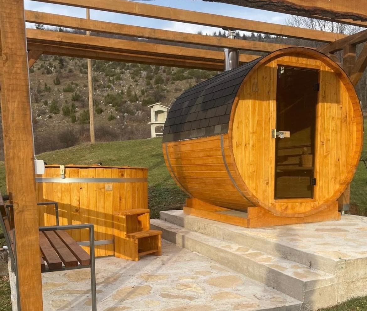 AURATHERM sauna oslo - moderna kocka sauna na otvorenom